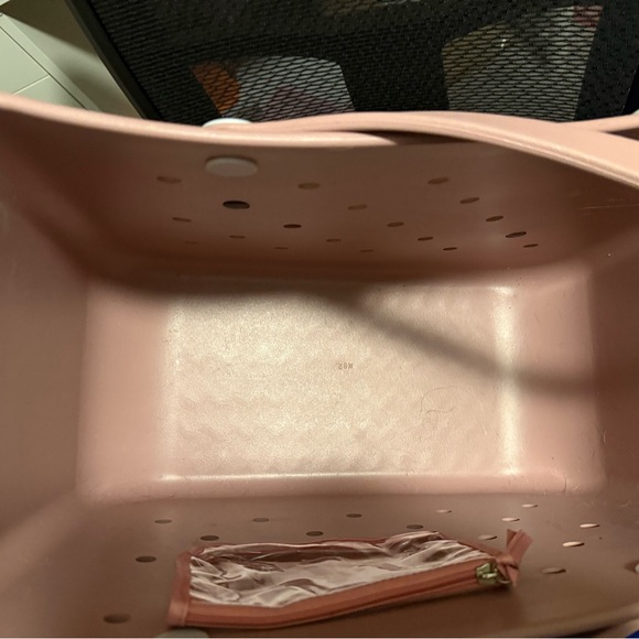 Authentic Large Bogg Bag in Blushing - Picture 4 of 4